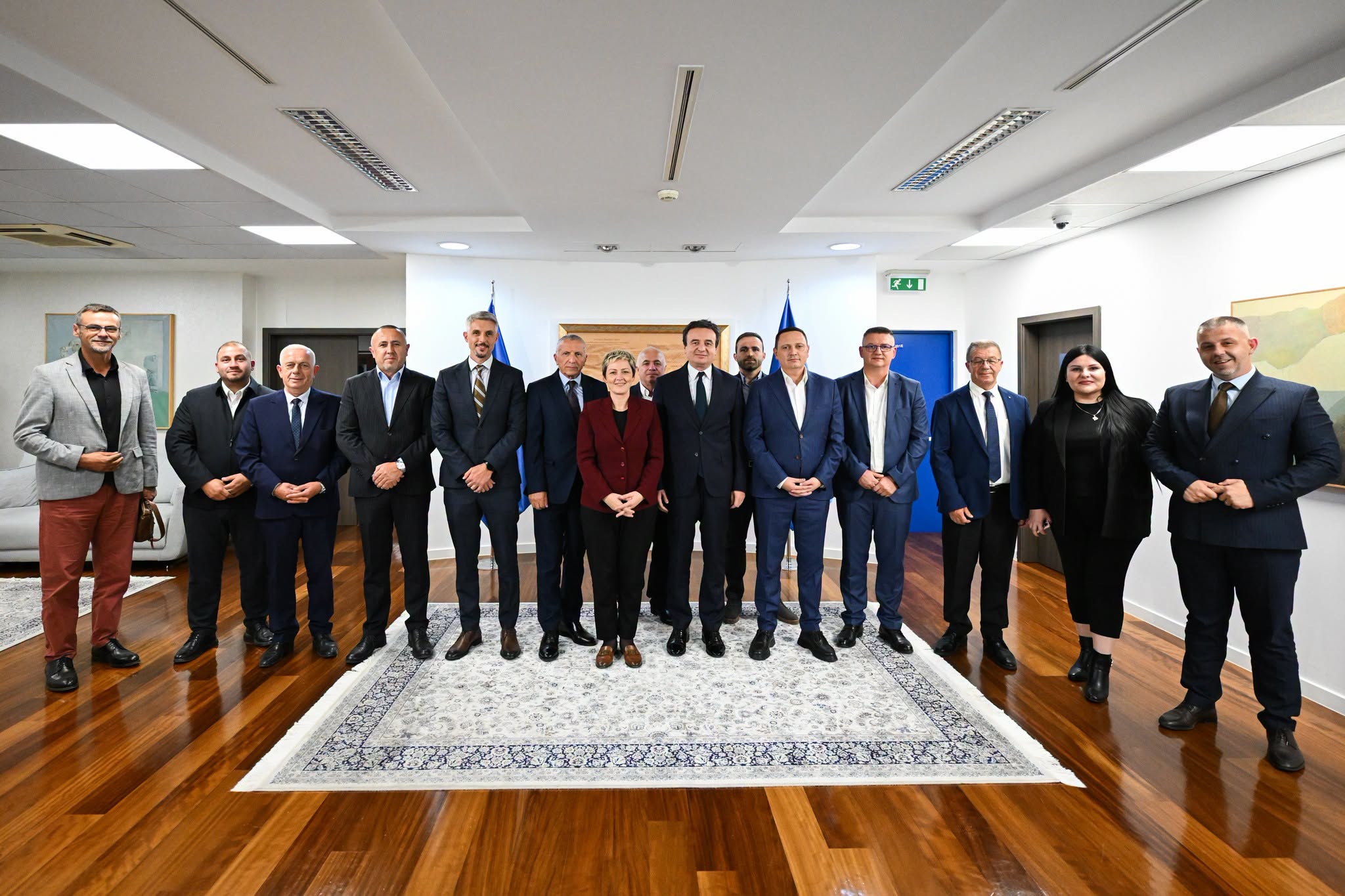 Kurti bashkon politikanët e Luginës për zgjedhjet